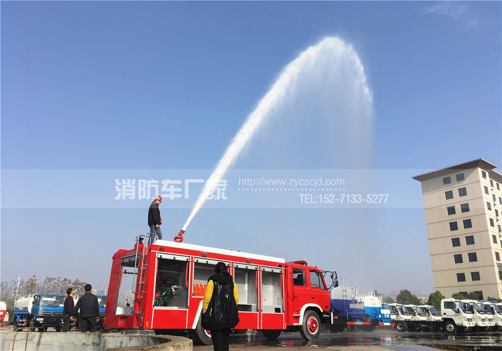 6吨消防车试水图片 6吨消防车试水图片